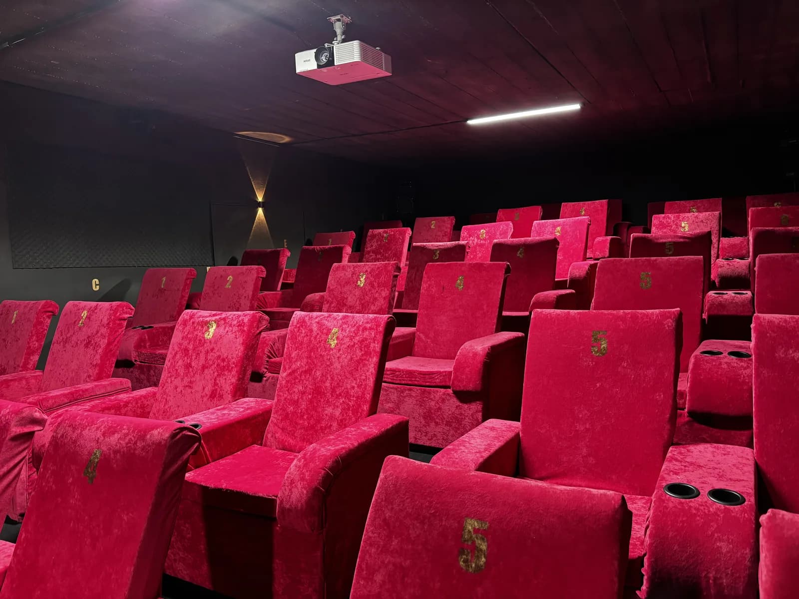 GoCinema դահլիճի լուսավորություն